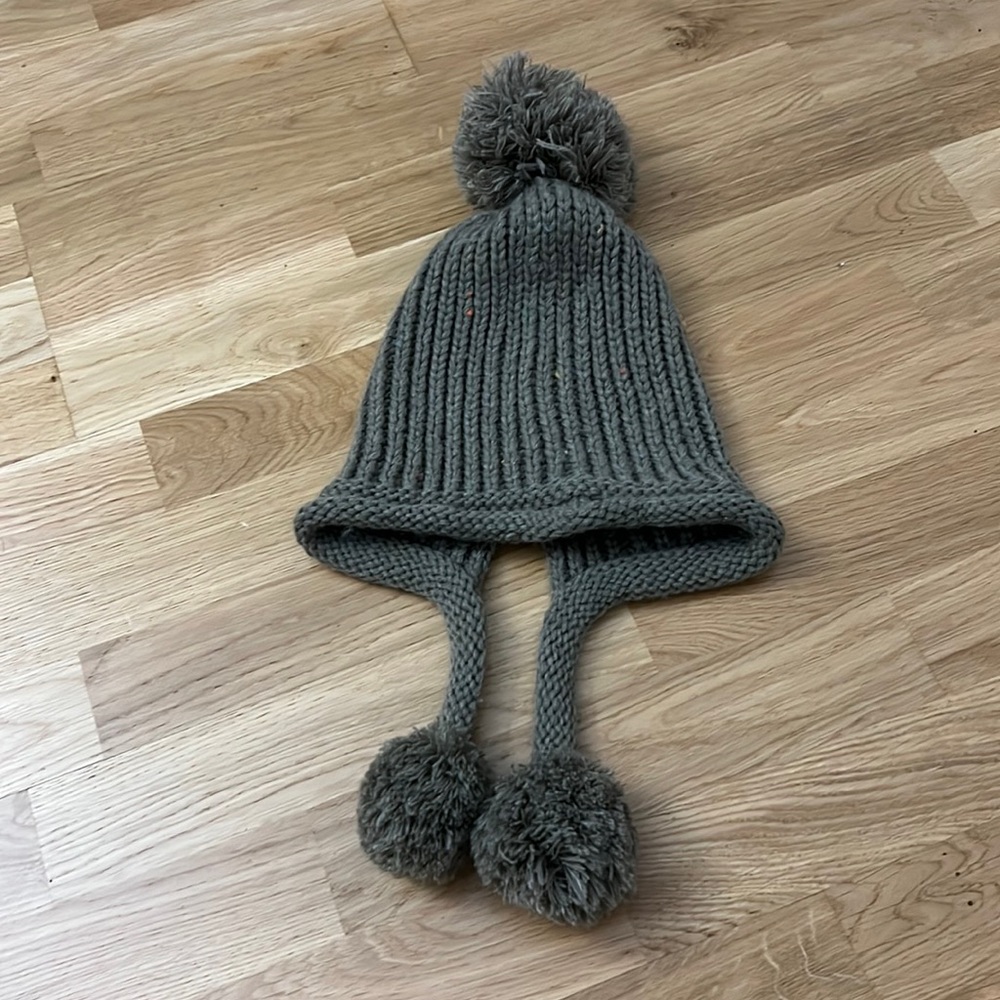 NWOT Pom pom knit beanie